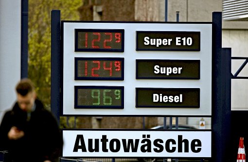 Diesel ist deutlich preiswerter als Superbenzin. Dies liegt nicht zuletzt an den unterschiedlichen   Steuersätzen auf Kraftstoffe. Foto: dpa