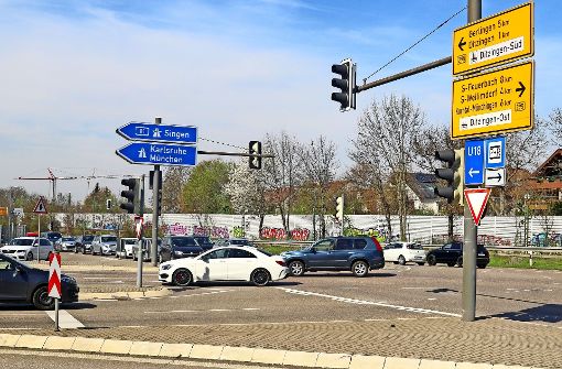 Die bestehende Autobahnzufahrt in Ditzingen soll mit einem zweiten Anschluss entlastet werden.Die Wagen der  Strohgäubahn sollen künftig von Heimerdingen bis  Stuttgart-Feuerbach oder zum Hauptbahnhof fahren, wünschen sich die Anliegerkommunen. Foto: factum/Granville