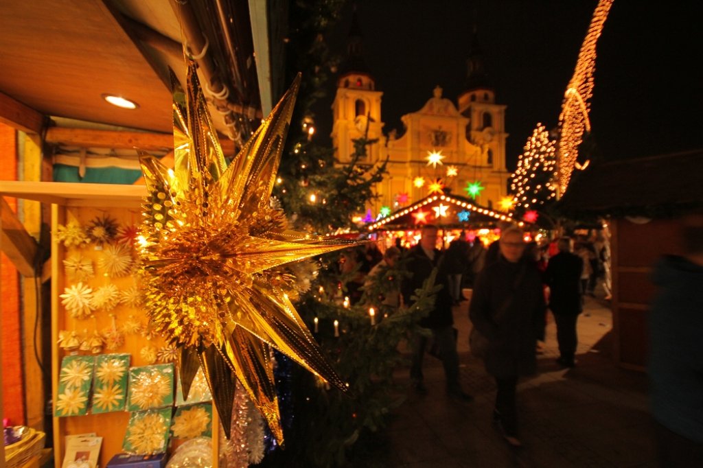 Der Weihnachtsmarkt in Ludwigsburg bezaubert mit seiner barocken Kulisse.