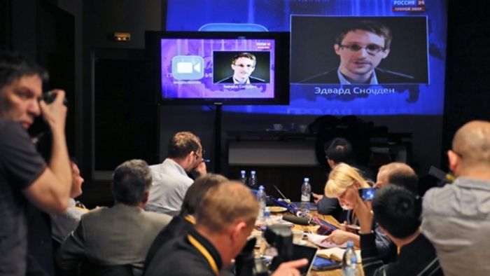 Snowden und Putin unterhalten sich