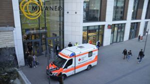 Vor dem Milaneo in Stuttgart war es am Freitag zu einer brutalen Auseinandersetzung gekommen. Foto: Andreas Rosar Fotoagentur-Stuttg