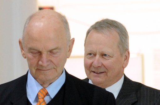 Die Erzfeinde Ferdinand Piëch (links) und Wolfgang Porsche, der Aufsichtsratsvorsitzende der Porsche SE, waren sich bei der Dividendenentscheidung offenbar mal einig. Foto: dpa