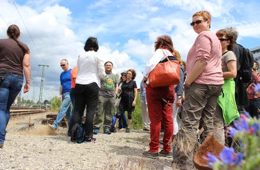 Die Ratsfraktion der Grünen  hat bei ihrer Tour durch Vaihingen auch das Aurelis-Gelände besichtigt. Foto: Rebecca Beiter