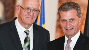 Winfried Kretschmann (links) hat die Verdienste des Ex-Ministerpräsidenten Günther Oettinger  gewürdigt. Foto: dpa