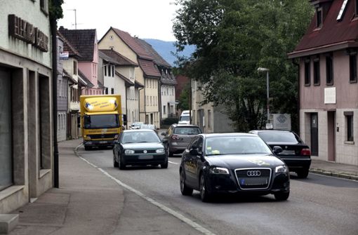 Auf der Ortsdurchfahrt in Jebenhausen herrscht meist reger Verkehr. Foto:  