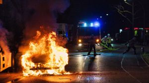 Autobrand in Fellbach: Polo fängt Feuer und brennt komplett aus