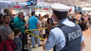 Am Flughafen Köln/Bonn hat ein Mann den Sicherheitsbereich unkontrolliert passiert. Foto: dpa