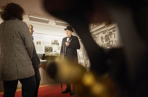 Ein Besuch in „seinem“ Geburtshaus gehört für Walter Leppert alias Gottlieb Daimler bei jeder Führung fest zum Programm Foto: Gottfried Stoppel