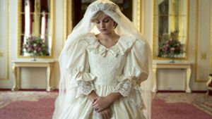 Der Zauber wirkt noch immer: die britische Schauspielerin Emma Corrin als Lady Diana Spencer Foto: Netflix/Des Willie
