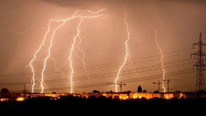 Blitze zuckten in der Nacht zum Sonntag über Stuttgart und der Region. Foto: dpa/Symbolbild