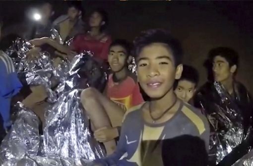 Zwölf Jungen und ihr Betreuer wurden vor einem Jahr in einer Höhle in Thailand vom Hochwasser eingeschlossen und konnten erst nach 17 Tagen gerettet werden. Foto: dpa