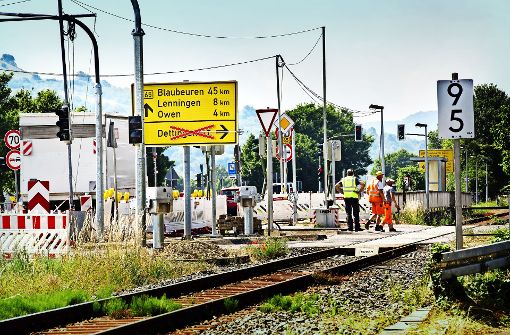 Auch zwei Bahnübergänge werden saniert. Foto: Ines Rudel