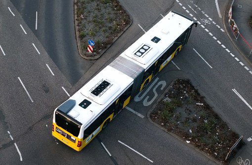 Nach einem Busunfall in Stuttgart müssen vier Fahrgäste ins Krankenhaus. Foto: Lichtgut/Max Kovalenko (Symbolbild)