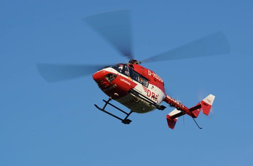 Bei einem Verkehrsunfall in Eislingen ist eine 15-jährige Roller-Fahrerin schwer verletzt worden. Sie musste mit einem Rettungshubschrauber in eine Klinik geflogen werden. Foto: DRF-Luftrettung