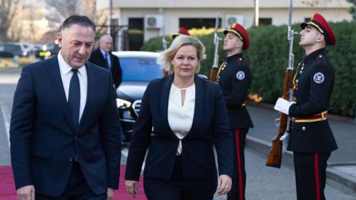 In Georgien wurde Bundesinnenministerin Nancy Faeser von ihrem Amtskollegen Vakhtang Gomelauri empfangen. Foto: dpa/Boris Roessler