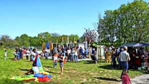 Beim Eröffnungsfest am vergangenen Wochenende haben Helfer und Freunde den neuen Begegnungsort im Lautlinger Weg eingeweiht. Foto: Lisa Wazulin