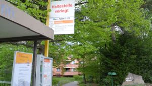 Die Bewohner sitzen fest: Vor dem Hans-Rehn-Stift hält bis Mitte Juni kein Bus. Foto: Sandra Hintermayr