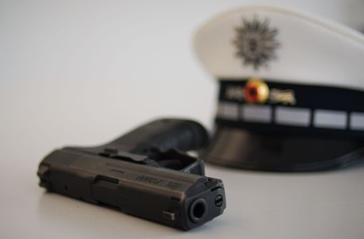 Der unbekannte Täter hat einen Angestellten mit einer Pistole bedroht (Symbolbild). Foto: Archiv (geschitenfotograf.de)