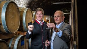 Rothaus-Chef Christian Rasch (links) und Kammer-Kirsch-Geschäftsführer Gerald Erdrich bei einem Glas Whiskey. Foto: Rothaus/Britt Schilling