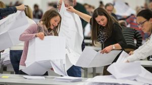 Auszählung der Stimmzettel: Bei der Kommunalwahl in Hessen erringt die Alternative für Deutschland ein zweistelliges Ergebnis. Foto: dpa