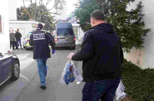 Die Polizei sichert Spuren am Tatort in Donzdorf (Kreis Göppingen). (Archivfoto) Foto: SDMG