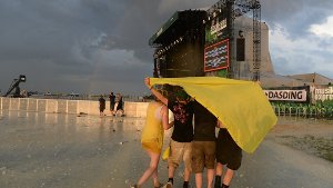 Gegen 20 Uhr wurde es nass beim Southside-Festival, die Besucher wurden gebeten, das Gelände zu verlassen. Foto: dpa