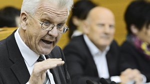 „Das Verdrehen der Fakten scheint inzwischen grenzenlos zu sein“, schimpft Ministerpräsident Winfried Kretschmann im Landtag. Foto: dpa