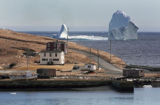 Auf Neufundlands Highway soll es wegen es Eisbergs sogar zu Staus, aufgrund der zahlreichen Touristen, gekommen sein. Foto: The Canadian Press/AP