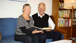 Ingrid und Frank Brundelius kennen die Historie des Ökumenischen Ulrichschors. Foto: Kratz