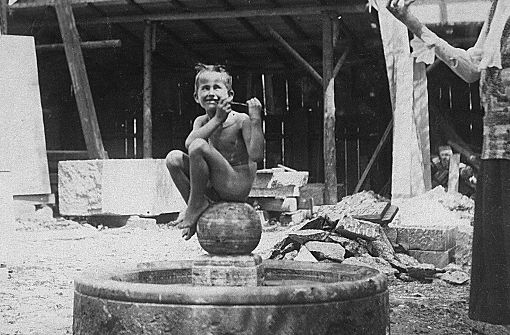 Der etwa sechsjährige Richard von Weizsäcker als Modell für den Künstler Fritz von Graevenitz. Foto: Stiftung Fritz von Graevenitz