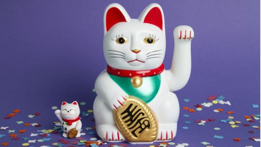 Maneki-neko im Doppelpack: Mutter- und Baby-Winke-Glücks-Katze freuen sich auf den 22. Februar. Dann ist in Japan Katzentag. Foto: Imago/Pond5 Images