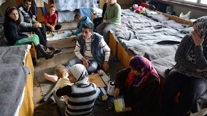 Syrische Asylbewerber  in Sofia – viele Flüchtlinge verlassen das Land aus Not Foto: dpa