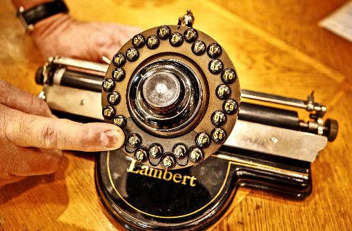 Die Lambert Typewriter  mutet wie ein Telefon mit Wählscheibe an. Foto: Gottfried Stoppel