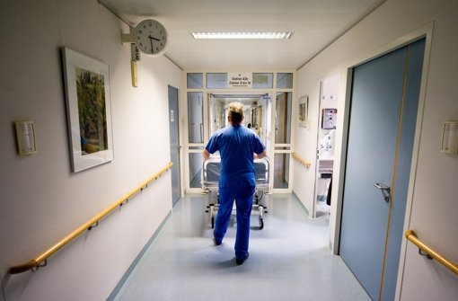 Belohnung für mehr Qualität – das ist die Philosophie der Krankenhausreform von Gesundheitsminister Hermann gröhe (CDU). Foto: dpa