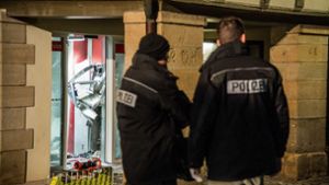 Geldautomat gesprengt – Polizei fahndet mit 18 Streifen
