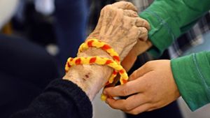 Die Kinder und Jugendlichen der muslimischen Gemeinde wollen Senioren und Obdachlosen eine Freude machen. Foto: dpa