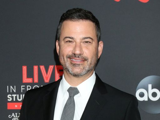 TV-Moderator Jimmy Kimmel liegt mit Corona flach. Foto: Kathy Hutchins/Shutterstock.com