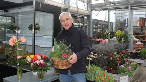 Blumen können bei Stefan  Ruess auch jenseits der klassischen Öffnungszeiten gekauft werden. Foto: Caroline Holowiecki