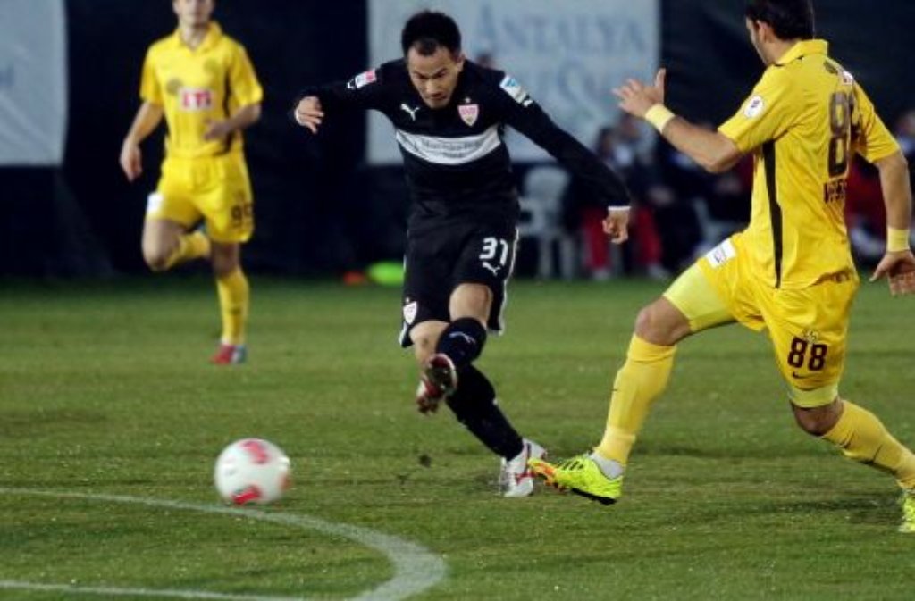Der VfB Stuttgart gewinnt das erste Spiel im Trainingslager in Belek. Shinji Okazaki trifft beim 2:1 gegen den türkischen Erstligisten Eskisehirspor doppelt.