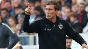 Trainer Hannes Wolf und der VfB wollen die ersten Auswärtspunkte der Saison. Foto: Pressefoto Baumann