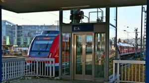 Bahn tauscht den Aufzug am S-Bahnhalt aus