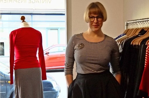 Johanna Hellmich betreibt die Boutique „Schmachtfetzen“ mit einem nachhaltigen Anspruch. Es ist ihr wichtig, wo und wie ihre Kleider produziert werden. Foto: Nina Ayerle