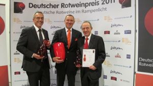Wiederholungstäter (von links): Günter Bäder, Gert Aldinger und Hans Haidle  beim Rotweinpreis vor drei Jahren, am 15. November stehen sie wieder im Rampenlicht Foto: Hess