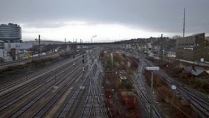 Auf den Gleisanlagen in Untertürkheim soll der neue Abstellbahnhof entstehen Foto: Peter Petsch