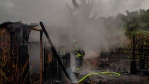 In Sindelfingen hat am Samstagmorgen ein Gartenhütte gebrannt. Foto: SDMG
