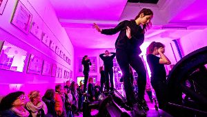 Tanz, Theater, Musik und Multimedia vereinigten junge Leute zu einer ungewöhnlichen Performance im Blauen Haus. Foto: factum/Weise