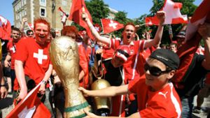 Kommen sie wieder? Schweizer Fans bei der WM 2006 Foto: dpa/ Norbert Försterling