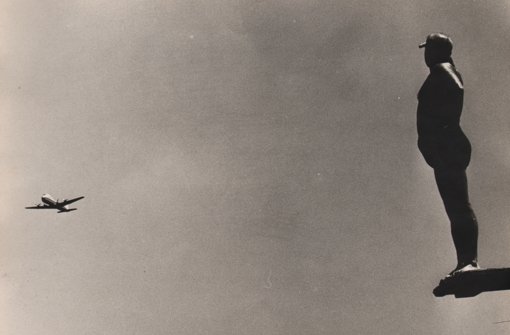 Wo fliegen sie denn? Ein Standbild der „Landeschau“ aus den 1970ern. Alle  Aufnahmen der Bildergalerie sind Fernseh-Standbilder der „Landesschau“ aus den  1960ern und 1970ern, fotografiert von Burghard Hüdig und Kurt Eppler. Foto: Hüdig/Keppler