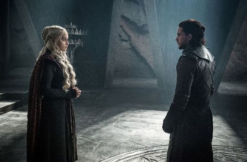 HBO ist von Datendieben bestohlen worden – womöglich ist auch die Erfolgsserie „Game Of Thrones“ betroffen (im Bild:  Emilia Clarke alsDaenerys Targaryen, Kit Harington als Jon Snow). Foto: HBO