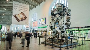 Im Stuttgarter Hauptbahnhof ist der Titan Betty am Freitag bis einschließlich 18 Uhr zu bewundern. Foto: Electronic Arts